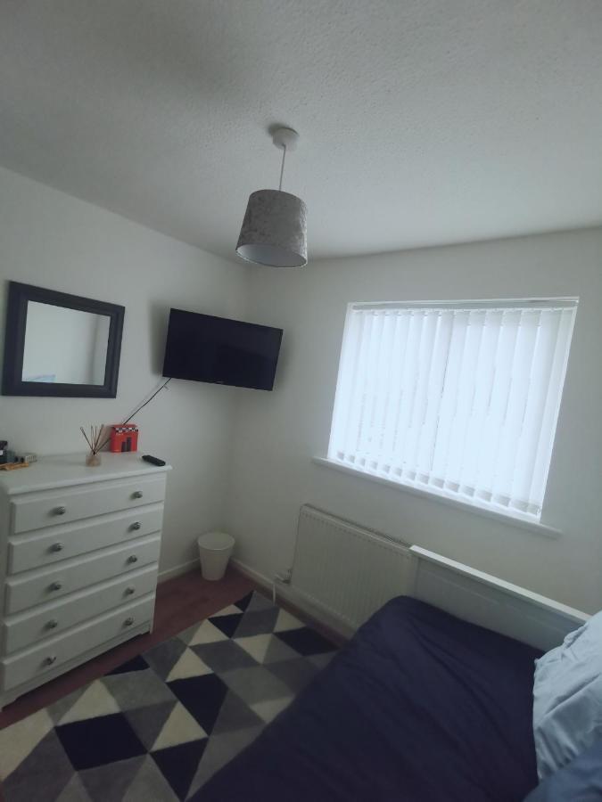 Room In A Friendly Home In A Quite Neighborhood Of Кардифф Экстерьер фото